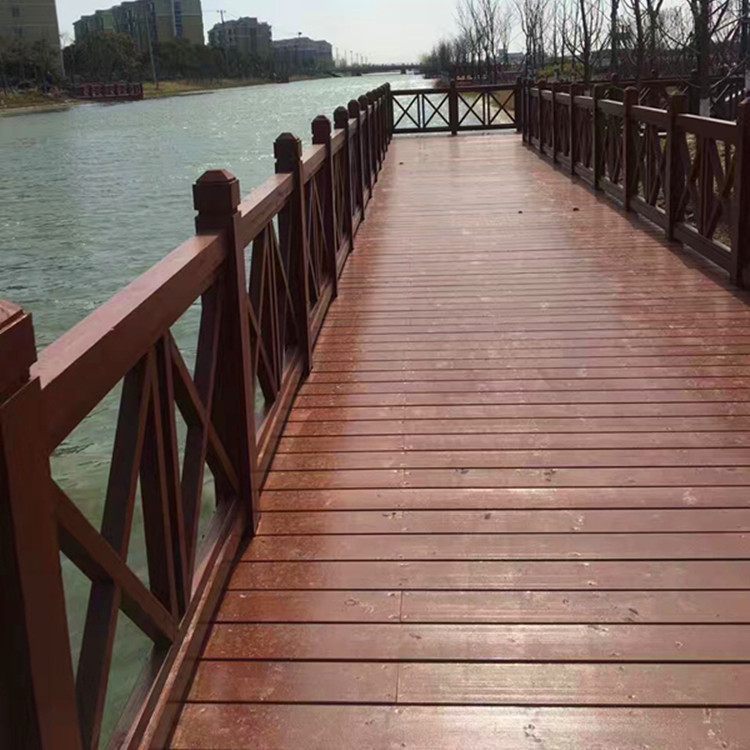 防腐木栈道04